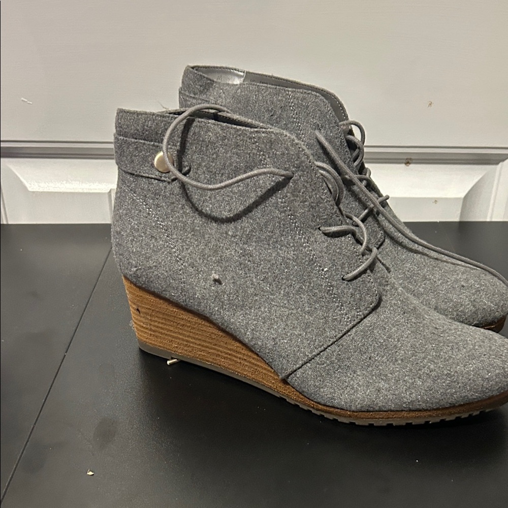 Dr. Scholl's Gray Wedge Boots